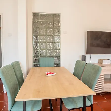 Beachside Patio - Ac In